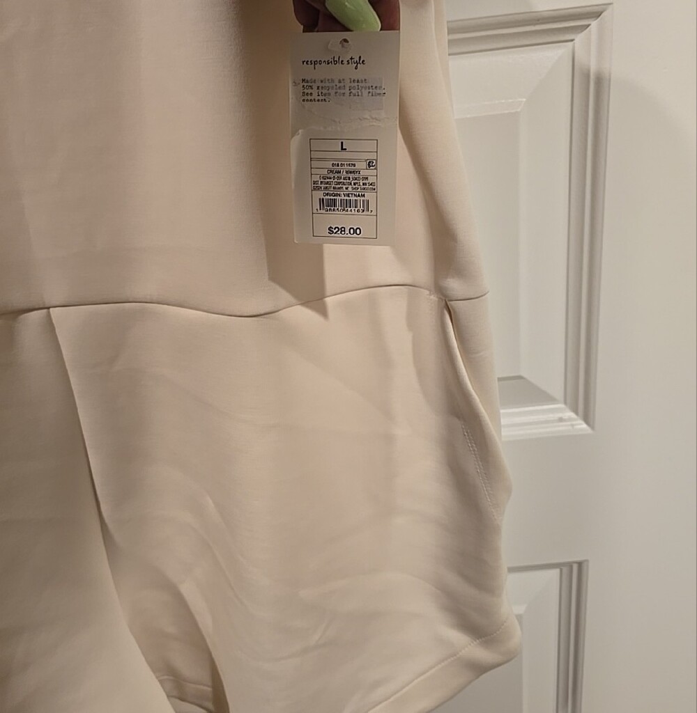 A New DayCream Sleeveless Romper - Picture 2 of 2
